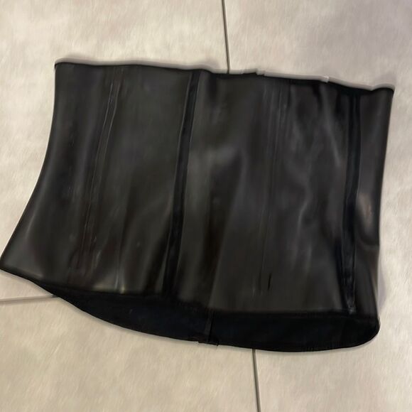 Ann Mitchell woman’s latex corset - Picture 5 of 13